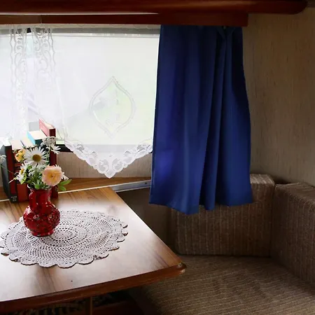 Oma Edda - Glamping In Kultigem Wohnwagen Auf Seeblick *