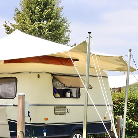 Oma Edda - Glamping In Kultigem Wohnwagen Auf Seeblick *