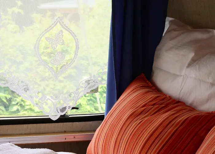 Oma Edda - Glamping In Kultigem Wohnwagen Auf Seeblick Camping Neustadt in Holstein