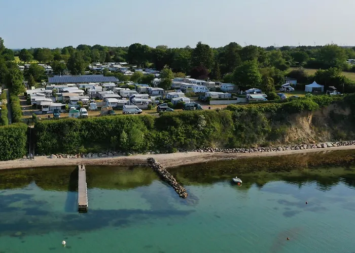 Camping Oma Edda - Glamping In Kultigem Wohnwagen Auf Seeblick *